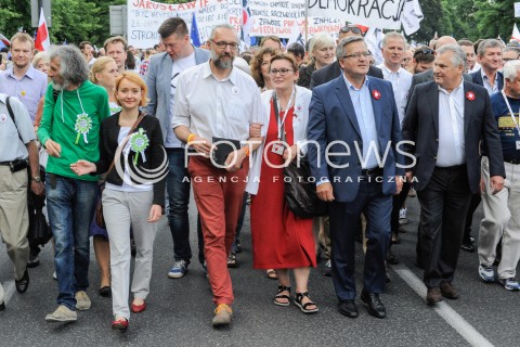  04.06.2016 WARSZAWA <br />MARSZ KOMITETU OBRONY DEMOKRACJI WSZYSCY DLA WOLNOSCI<br />N/Z BRONISLAW KOMOROWSKI ALEKSANDER KWASNIEWSKI MATEUSZ KIJOWSKI <br /> 