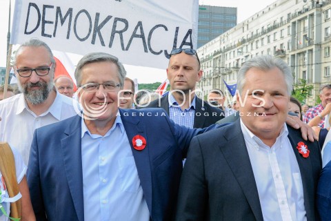  04.06.2016 WARSZAWA <br />MARSZ KOMITETU OBRONY DEMOKRACJI WSZYSCY DLA WOLNOSCI<br />N/Z BRONISLAW KOMOROWSKI ALEKSANDER KWASNIEWSKI MATEUSZ KIJOWSKI  <br /> 