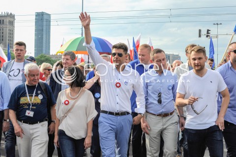  04.06.2016 WARSZAWA <br />MARSZ KOMITETU OBRONY DEMOKRACJI WSZYSCY DLA WOLNOSCI<br />N/Z RYSZARD PETRU KAMILA GASIUK PIHOWICZ JERZY WENDERLICH<br /> 