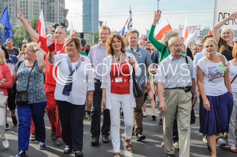  04.06.2016 WARSZAWA <br />MARSZ KOMITETU OBRONY DEMOKRACJI WSZYSCY DLA WOLNOSCI<br />N/Z ANNA KOMOROWSKA HENRYKA KRZYWONOS JANUSZ ONYSZKIEWICZ BARBARA NOWACKA<br /> 
