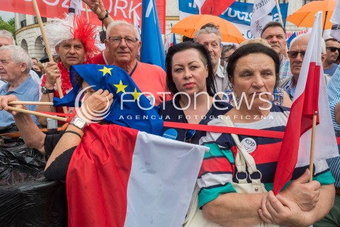  04.06.2016 WARSZAWA <br /> MARSZ KOMITETU OBRONY DEMOKRACJI WSZYSCY DLA WOLNOSCI <br /> N/Z UCZESTNICY <br />  