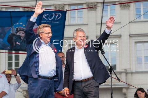  04.06.2016 WARSZAWA <br /> MARSZ KOMITETU OBRONY DEMOKRACJI WSZYSCY DLA WOLNOSCI <br /> N/Z  BRONISLAW KOMOROWSKI ALEKSANDER KWASNIEWSKI<br />  