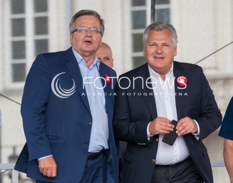  04.06.2016 WARSZAWA <br /> MARSZ KOMITETU OBRONY DEMOKRACJI WSZYSCY DLA WOLNOSCI <br /> N/Z  BRONISLAW KOMOROWSKI ALEKSANDER KWASNIEWSKI<br />  