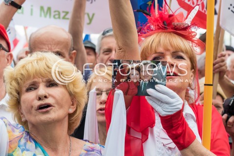  04.06.2016 WARSZAWA <br /> MARSZ KOMITETU OBRONY DEMOKRACJI WSZYSCY DLA WOLNOSCI <br /> N/Z UCZESTNICY <br />  