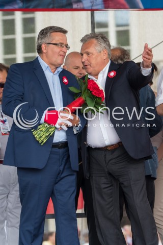  04.06.2016 WARSZAWA <br /> MARSZ KOMITETU OBRONY DEMOKRACJI WSZYSCY DLA WOLNOSCI <br /> N/Z  BRONISLAW KOMOROWSKI ALEKSANDER KWASNIEWSKI<br />  