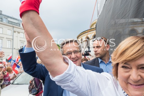  04.06.2016 WARSZAWA <br /> MARSZ KOMITETU OBRONY DEMOKRACJI WSZYSCY DLA WOLNOSCI <br /> N/Z  BRONISLAW KOMOROWSKI ANNA KOMOROWSKA<br />  