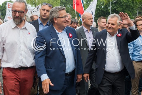  04.06.2016 WARSZAWA <br /> MARSZ KOMITETU OBRONY DEMOKRACJI WSZYSCY DLA WOLNOSCI <br /> N/Z  MATEUSZ KIJOWSKI BRONISLAW KOMOROWSKI ALEKSANDER KWASNIEWSKI<br />  