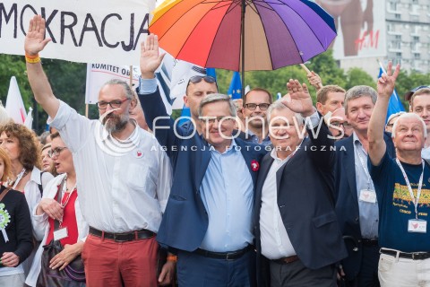 Marsz Komitetu Obrony Demokracji w Warszawie