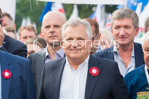  04.06.2016 WARSZAWA <br /> MARSZ KOMITETU OBRONY DEMOKRACJI WSZYSCY DLA WOLNOSCI <br /> N/Z  ALEKSANDER KWASNIEWSKI<br />  