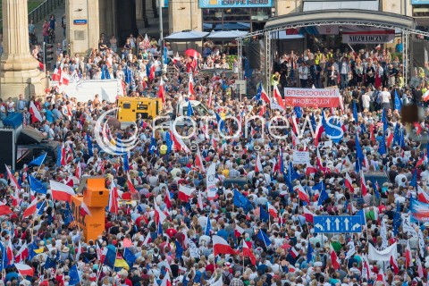  04.06.2016 WARSZAWA <br /> MARSZ KOMITETU OBRONY DEMOKRACJI WSZYSCY DLA WOLNOSCI <br /> N/Z  TLUM UCZESTNICY<br />  