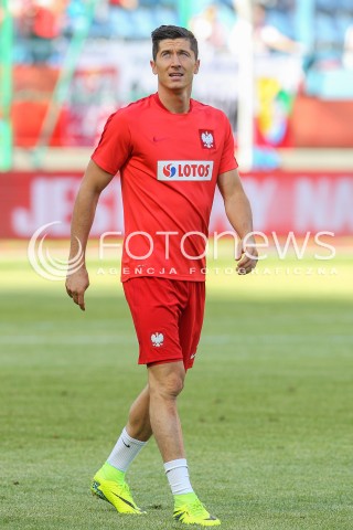  06.06.2016 KRAKOW REPREZENTACJA <br />MECZ TOWARZYSKI POLSKA - LITWA <br />( FRIENDLY MATCH POLAND - LITHUANIA ) <br />N/Z ROBERT LEWANDOWSKI SYLWETKA <br /> 