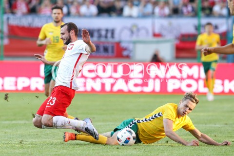  06.06.2016 KRAKOW REPREZENTACJA <br />MECZ TOWARZYSKI POLSKA - LITWA <br />( FRIENDLY MATCH POLAND - LITHUANIA ) <br />N/Z FILIP STARZYNSKI SIMONAS PAULIUS <br /> 