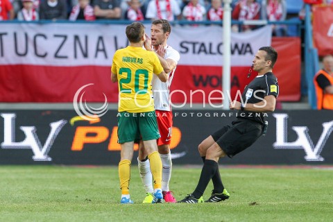  06.06.2016 KRAKOW REPREZENTACJA <br />MECZ TOWARZYSKI POLSKA - LITWA <br />( FRIENDLY MATCH POLAND - LITHUANIA ) <br />N/Z GRZEGORZ KRYCHOWIAK DOVYDAS NORVILAS SEDZIA KLOTNIA DYSKUSJA EMOCJE<br /> 