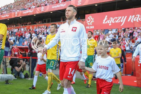  06.06.2016 KRAKOW REPREZENTACJA <br />MECZ TOWARZYSKI POLSKA - LITWA <br />( FRIENDLY MATCH POLAND - LITHUANIA ) <br />N/Z JAKUB WAWRZYNIAK WYJSCIE NA BOISKO DZIECIECA ESKORTA<br /> 