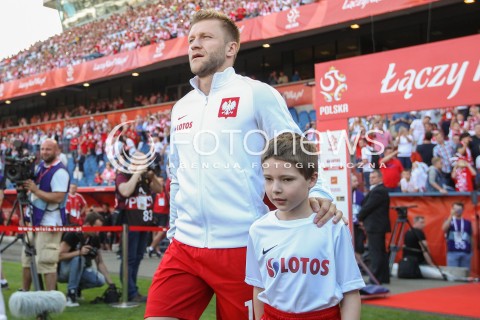  06.06.2016 KRAKOW REPREZENTACJA <br />MECZ TOWARZYSKI POLSKA - LITWA <br />( FRIENDLY MATCH POLAND - LITHUANIA ) <br />N/Z JAKUB BLASZCZYKOWSKI WYJSCIE NA BOISKO DZIECIECA ESKORTA DZIECKO<br /> 