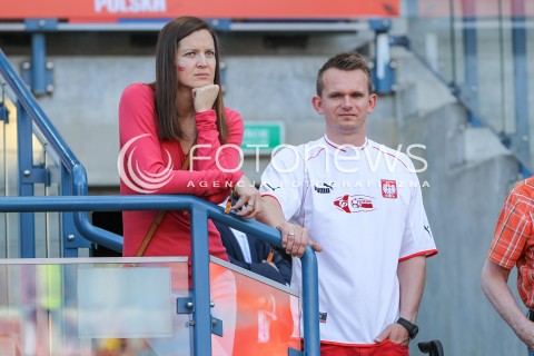  06.06.2016 KRAKOW REPREZENTACJA <br />MECZ TOWARZYSKI POLSKA - LITWA <br />( FRIENDLY MATCH POLAND - LITHUANIA ) <br />N/Z KRZYSZTOF CEGIELSKI Z ZONA KOBIETA DZIEWCZYNA<br /> 