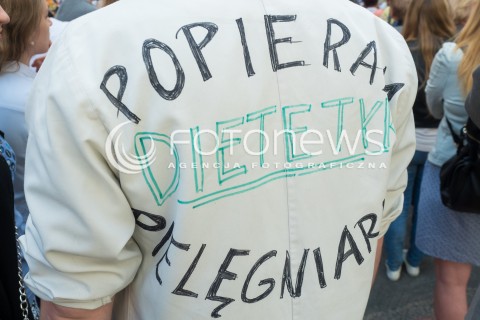  07.06.2016 WARSZAWA <br /> PROTEST POD MINISTERSTWEM ZDROWIA W AKCIE SOLIDARNOSCI Z PIELEGNIARKAMI Z CENTRUM ZDROWIA DZIECKA <br /> N/Z UCZESTNICY <br />  