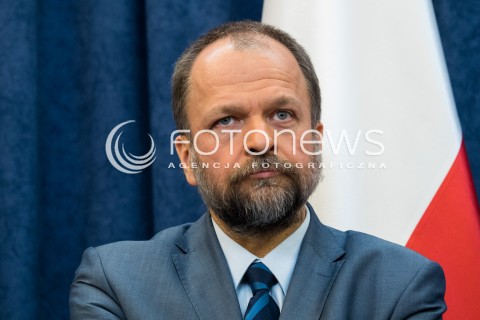  07.06.2016 WARSZAWA<br /> KONFERENCJA PRASOWA EKSPERTOW W PALACU PREZYDENCKIM W SPRAWIE TZW USTAWY FRANKOWEJ<br /> N/Z  SLAWOMIR HORBACZEWSKI<br />  