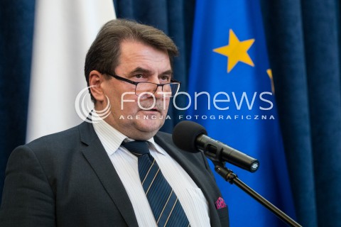  07.06.2016 WARSZAWA<br /> KONFERENCJA PRASOWA EKSPERTOW W PALACU PREZYDENCKIM W SPRAWIE TZW USTAWY FRANKOWEJ<br /> N/Z  ZBIGNIEW KRYSIAK<br />  