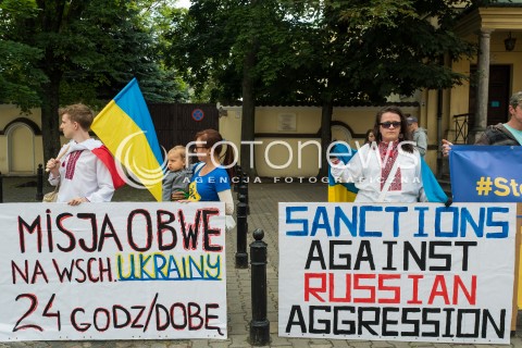  10.06.2016 WARSZAWA<br /> MANIFESTACJA DIASPORY UKRAINSKIEJ PRZECIWKO DZIALANIOM FEDERACJI ROSYJSKIEJ I OBWE NA UKRAINIE <br /> N/Z UCZESTNICY <br />  
