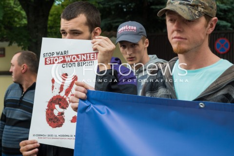  10.06.2016 WARSZAWA<br /> MANIFESTACJA DIASPORY UKRAINSKIEJ PRZECIWKO DZIALANIOM FEDERACJI ROSYJSKIEJ I OBWE NA UKRAINIE <br /> N/Z UCZESTNICY <br />  