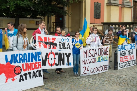  10.06.2016 WARSZAWA<br /> MANIFESTACJA DIASPORY UKRAINSKIEJ PRZECIWKO DZIALANIOM FEDERACJI ROSYJSKIEJ I OBWE NA UKRAINIE <br /> N/Z UCZESTNICY <br />  