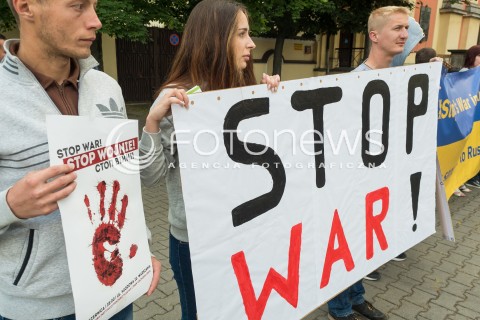  10.06.2016 WARSZAWA<br /> MANIFESTACJA DIASPORY UKRAINSKIEJ PRZECIWKO DZIALANIOM FEDERACJI ROSYJSKIEJ I OBWE NA UKRAINIE <br /> N/Z UCZESTNICY <br />  