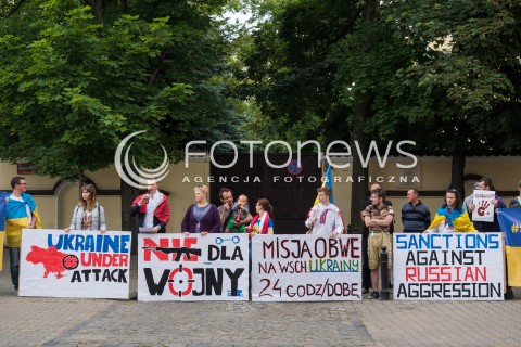  10.06.2016 WARSZAWA<br /> MANIFESTACJA DIASPORY UKRAINSKIEJ PRZECIWKO DZIALANIOM FEDERACJI ROSYJSKIEJ I OBWE NA UKRAINIE <br /> N/Z UCZESTNICY <br />  