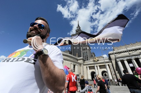  11.06.2016 WARSZAWA<br />PARADA ROWNOSCI<br />N/Z UCZESTNICY PARADY<br /> 