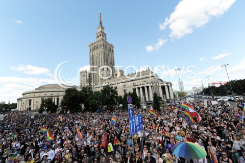  11.06.2016 WARSZAWA<br />PARADA ROWNOSCI<br />N/Z UCZESTNICY PARADY<br /> 