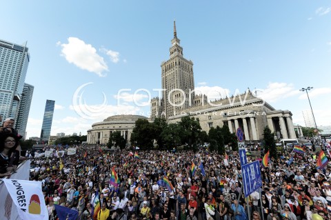  11.06.2016 WARSZAWA<br />PARADA ROWNOSCI<br />N/Z UCZESTNICY PARADY<br /> 