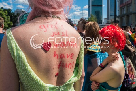  11.06.2016 WARSZAWA<br /> PARADA ROWNOSCI SRODOWISK LGBTQ<br /> N/Z UCZESTNICY<br />  
