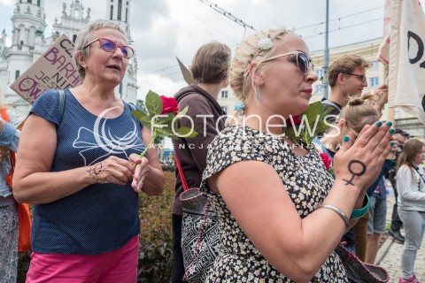  18.06.2016 WARSZAWA <br /> MARSZ DLA GODNOSCI KOBIET <br /> N/Z UCZESTNICY <br />  