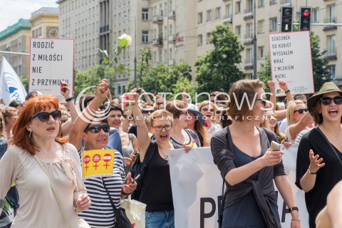  18.06.2016 WARSZAWA <br /> MARSZ DLA GODNOSCI KOBIET <br /> N/Z UCZESTNICY <br />  