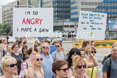  18.06.2016 WARSZAWA <br /> MARSZ DLA GODNOSCI KOBIET <br /> N/Z UCZESTNICY <br />  