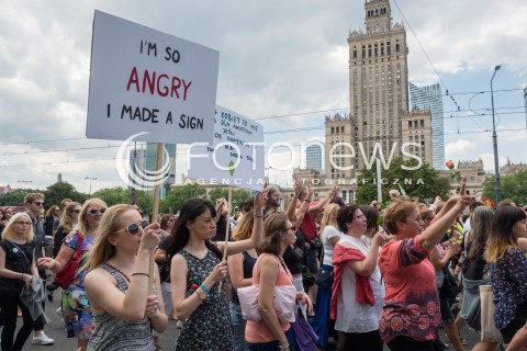  18.06.2016 WARSZAWA <br /> MARSZ DLA GODNOSCI KOBIET <br /> N/Z UCZESTNICY <br />  