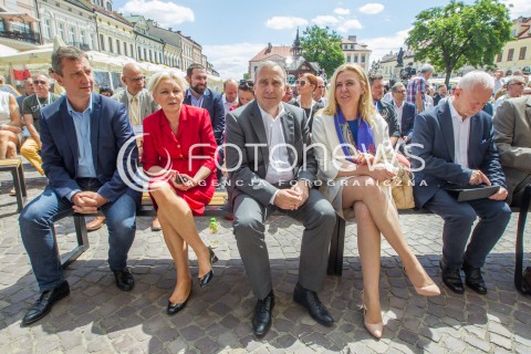  18.06.2016 RZESZOW<br />PIERWSZA W POLSCE REGIONALNA KONWENCJA PROGRAMOWA PLATFORMY OBYWATELSKIEJ PT. POLSKA OBYWATELSKA 2.0 - WYZWANIA POLSKI CYFROWEJ ORAZ FUNDUSZE EUROPEJSKIE<br />N/Z ANDRZEJ HALICKI KRYSTYNA SKOWRONSKA GRZEGORZ SCHETYNA ELZBIETA LUKACIJEWSKA MICHAL BONI<br /> 