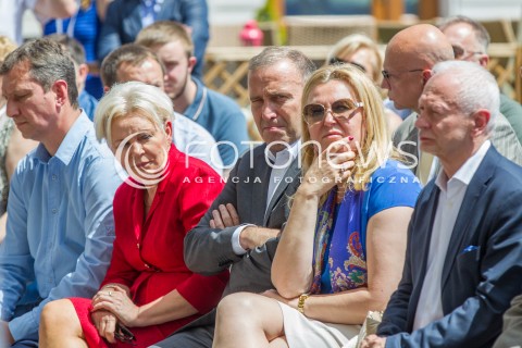  18.06.2016 RZESZOW<br />PIERWSZA W POLSCE REGIONALNA KONWENCJA PROGRAMOWA PLATFORMY OBYWATELSKIEJ PT. POLSKA OBYWATELSKA 2.0 - WYZWANIA POLSKI CYFROWEJ ORAZ FUNDUSZE EUROPEJSKIE<br />N/Z ANDRZEJ HALICKI KRYSTYNA SKOWRONSKA GRZEGORZ SCHETYNA ELZBIETA LUKACIJEWSKA MICHAL BONI<br /> 