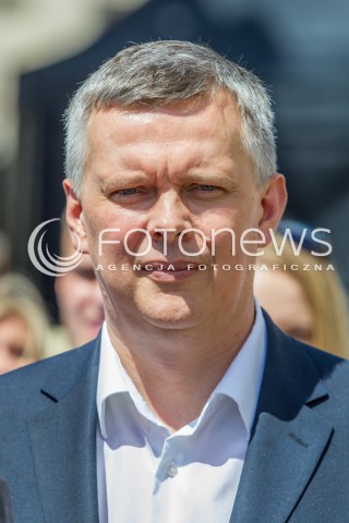  18.06.2016 RZESZOW<br />PIERWSZA W POLSCE REGIONALNA KONWENCJA PROGRAMOWA PLATFORMY OBYWATELSKIEJ PT. POLSKA OBYWATELSKA 2.0 - WYZWANIA POLSKI CYFROWEJ ORAZ FUNDUSZE EUROPEJSKIE<br />N/Z TOMASZ SIEMONIAK <br /> 