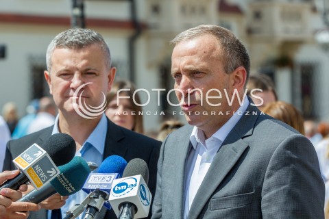  18.06.2016 RZESZOW<br />PIERWSZA W POLSCE REGIONALNA KONWENCJA PROGRAMOWA PLATFORMY OBYWATELSKIEJ PT. POLSKA OBYWATELSKA 2.0 - WYZWANIA POLSKI CYFROWEJ ORAZ FUNDUSZE EUROPEJSKIE<br />N/Z GRZEGORZ SCHETYNA KRZYSZTOF KLAK<br /> 