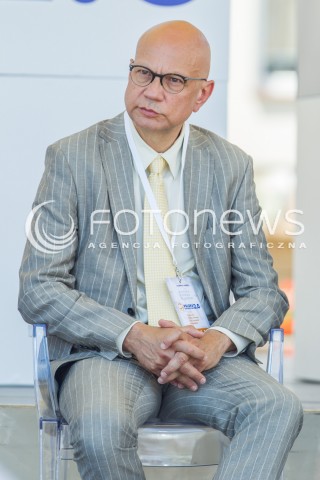  18.06.2016 RZESZOW<br />PIERWSZA W POLSCE REGIONALNA KONWENCJA PROGRAMOWA PLATFORMY OBYWATELSKIEJ PT. POLSKA OBYWATELSKA 2.0 - WYZWANIA POLSKI CYFROWEJ ORAZ FUNDUSZE EUROPEJSKIE<br />N/Z KRZYSZTOF HELLER<br /> 