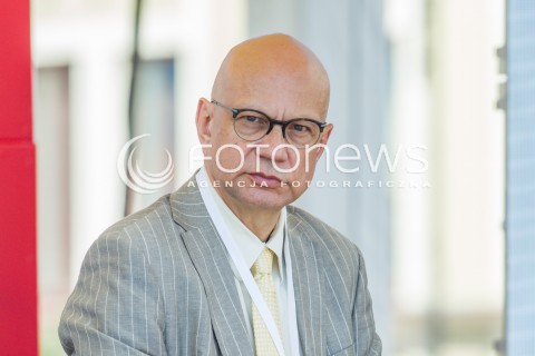  18.06.2016 RZESZOW<br />PIERWSZA W POLSCE REGIONALNA KONWENCJA PROGRAMOWA PLATFORMY OBYWATELSKIEJ PT. POLSKA OBYWATELSKA 2.0 - WYZWANIA POLSKI CYFROWEJ ORAZ FUNDUSZE EUROPEJSKIE<br />N/Z KRZYSZTOF HELLER<br /> 