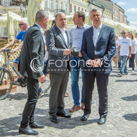  18.06.2016 RZESZOW<br />PIERWSZA W POLSCE REGIONALNA KONWENCJA PROGRAMOWA PLATFORMY OBYWATELSKIEJ PT. POLSKA OBYWATELSKA 2.0 - WYZWANIA POLSKI CYFROWEJ ORAZ FUNDUSZE EUROPEJSKIE<br />N/Z GRZEGORZ SCHETYNA TOMASZ SIEMONIAK KRZYSZTOF KLAK<br /> 