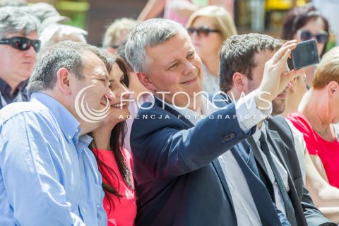  18.06.2016 RZESZOW<br />PIERWSZA W POLSCE REGIONALNA KONWENCJA PROGRAMOWA PLATFORMY OBYWATELSKIEJ PT. POLSKA OBYWATELSKA 2.0 - WYZWANIA POLSKI CYFROWEJ ORAZ FUNDUSZE EUROPEJSKIE<br />N/Z TOMASZ SIEMONIAK JOANNA FRYDRYCH SELFIE ZDJECIE<br /> 