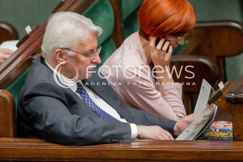  22.06.2016 WARSZAWA SEJM<br />POSIEDZENIE SEJMU RP<br />N/Z WITOLD WASZCZYKOWSKI CZYTA GAZETE<br /> 