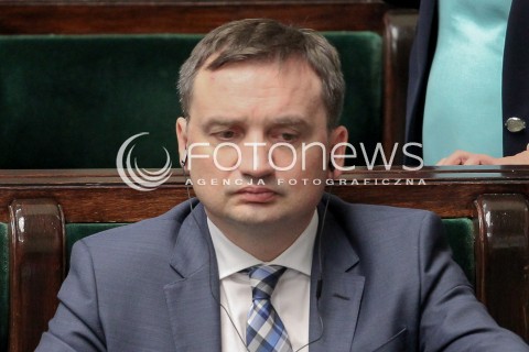  22.06.2016 WARSZAWA SEJM<br />POSIEDZENIE SEJMU RP<br />N/Z ZBIGNIEW ZIOBRO SLUCHA MUZYKI<br /> 