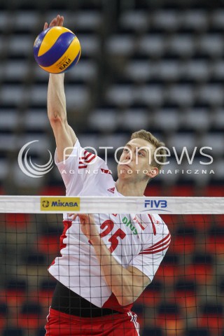  24.06.2016 LODZ <br />SIATKOWKA MEZCZYZN LIGA SWIATOWA 2016 <br />FIVB VOLLEYBALL WORLD LEAGUE 2016 <br />MECZ POLSKA - ARGENTYNA ( Poland - Argentina ) <br />N/Z ARTUR SZALPUK SYLWETKA ATAK<br /> 