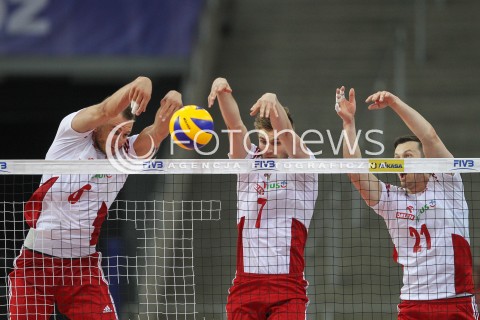  24.06.2016 LODZ <br />SIATKOWKA MEZCZYZN LIGA SWIATOWA 2016 <br />FIVB VOLLEYBALL WORLD LEAGUE 2016 <br />MECZ POLSKA - ARGENTYNA ( Poland - Argentina ) <br />N/Z BARTOSZ KUREK KAROL KLOS RAFAL BUSZEK BLOK<br /> 