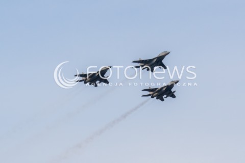  08.07.2016 WARSZAWA <br /> PRZELOT SAMOLOTOW WOJSKOWYCH NAD STADIONEM NARODOWYM W RAMACH TRWAJACEGO W WARSZAWIE SZCZYTU NATO <br /> N/Z ODRZUTOWCE MIG 21 FULCRUM<br />  