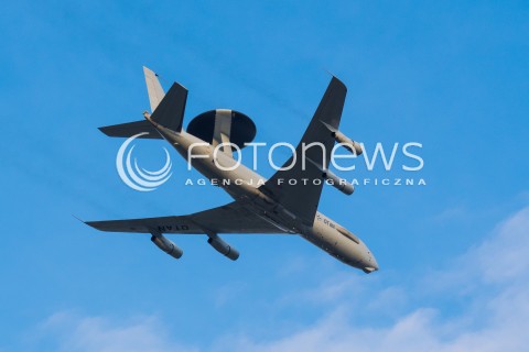 Przelot samolotów w ramach Szczytu NATO w Warszawie